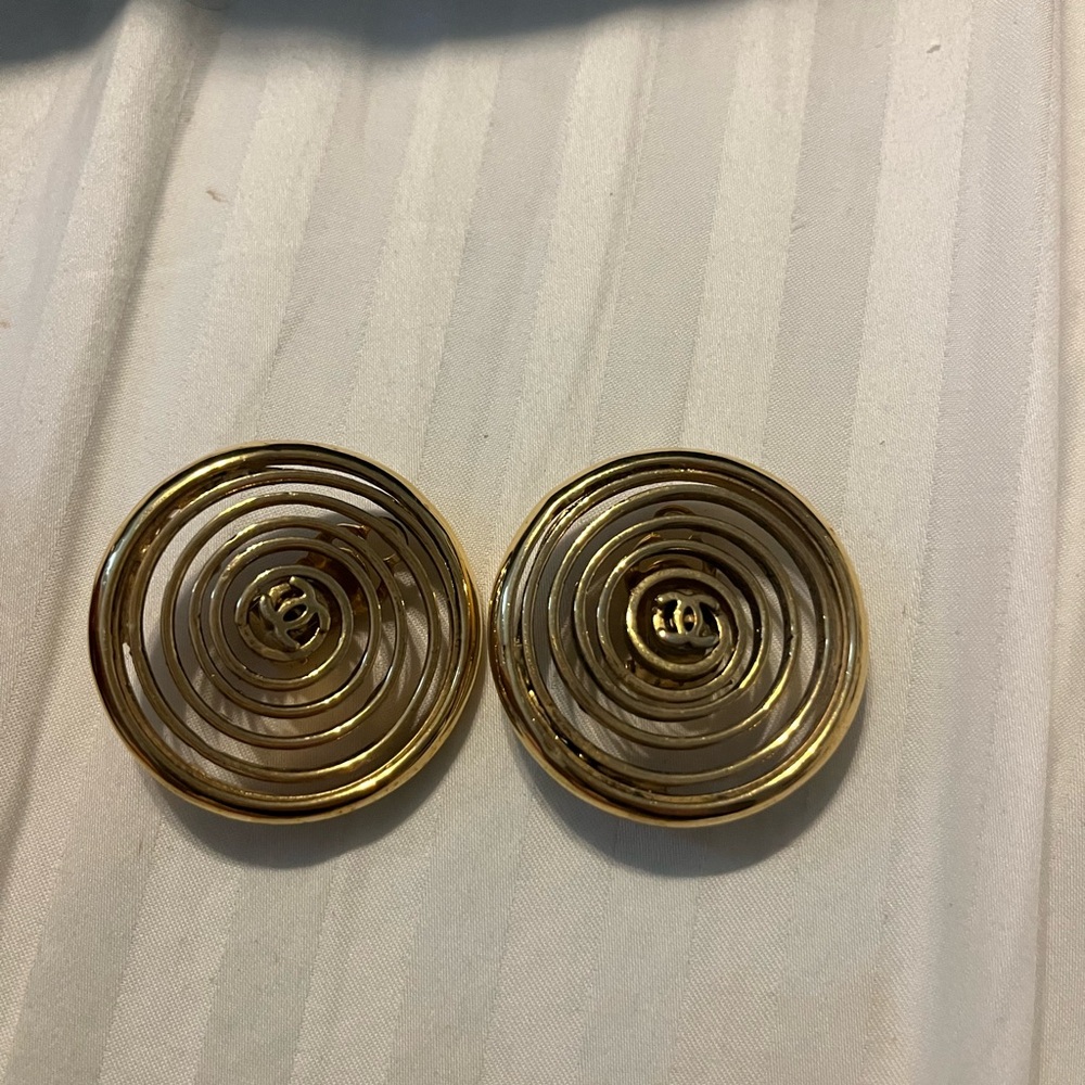 Chanel vintage gold spiral clip-on earrings